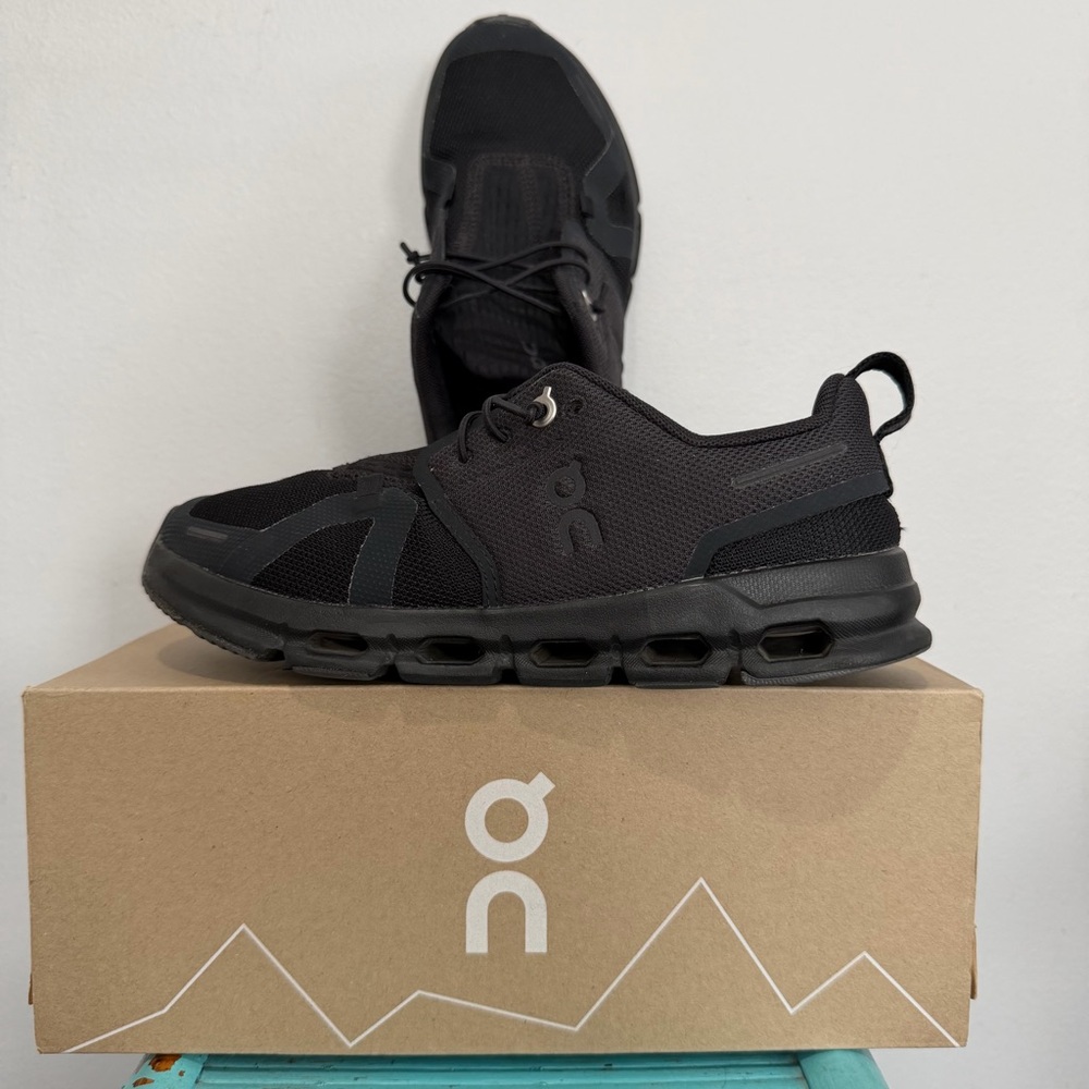 On Cloud Sky All Black Running Sneakers Size 3.5